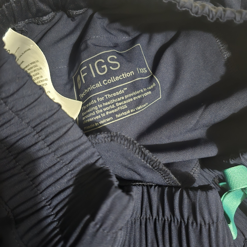 FIGS High Waisted Scrub Pants - Picture 10 of 10